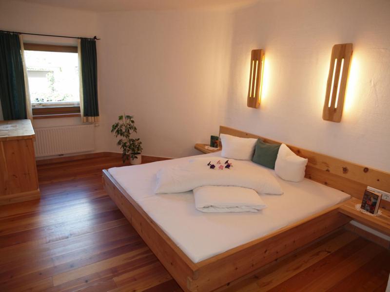 Kinderbauernhof Leneler Arzl im Pitztal Room photo